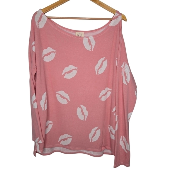 Fantastic Fawn Womens Perfect Pink Lips Print Off Shoulder Top Size Large - Picture 1 of 7